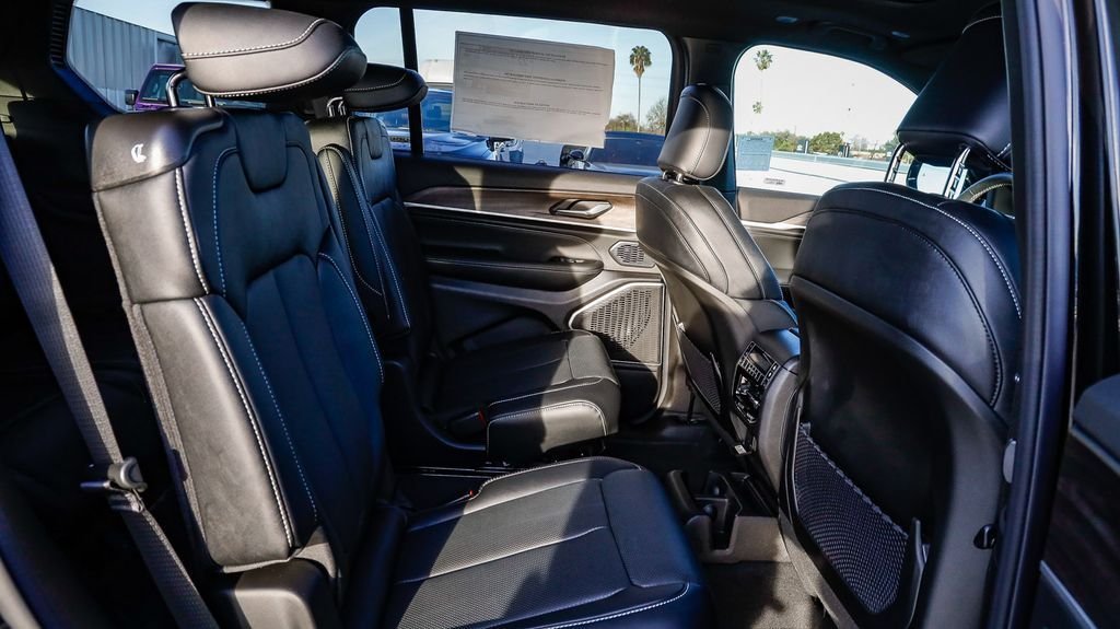 New 2026 Diamond Black Crystal Pearlcoat Jeep Limited Reserve image 20