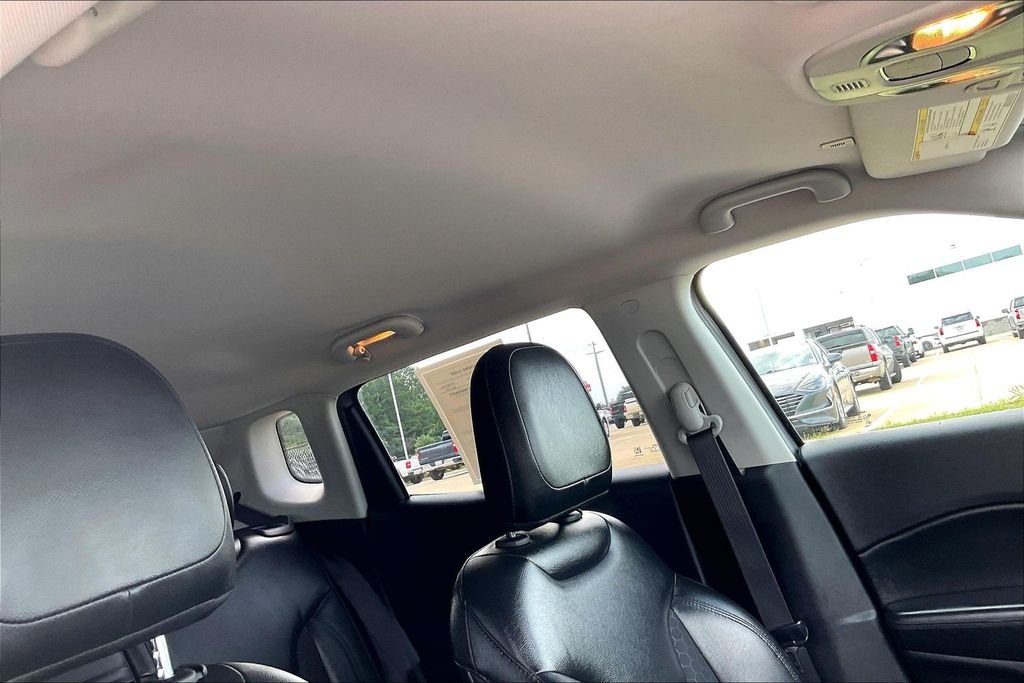 Used 2019 Silver Jeep Latitude image 21