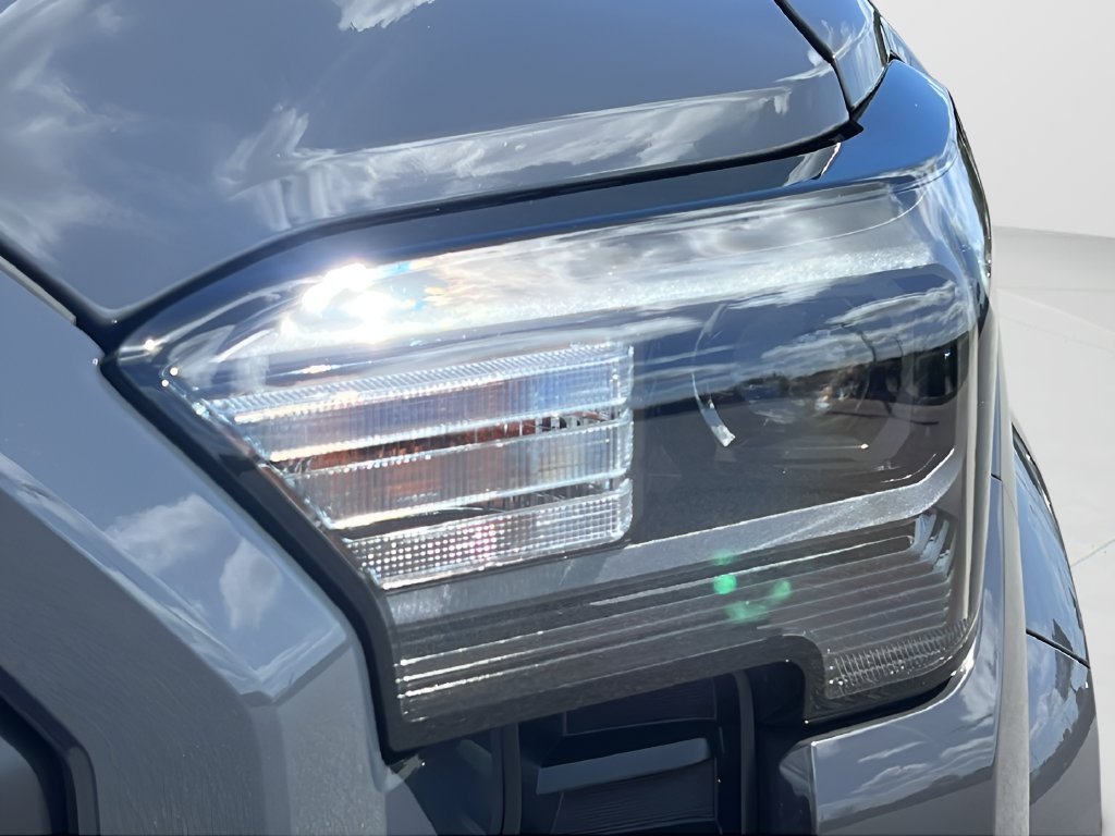 Used 2025  Toyota SR5 image 25