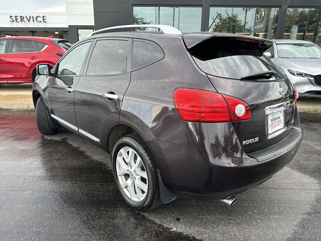 Used 2013 Black Nissan SL image 9