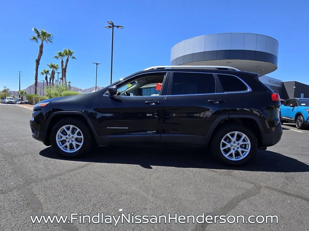 Used 2016 Black Jeep Latitude image 3