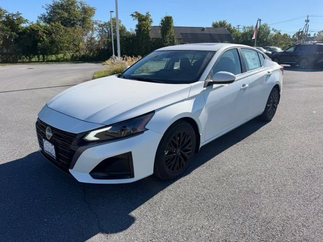 New 2026 Pearl White Nissan 2.5 SV image 3