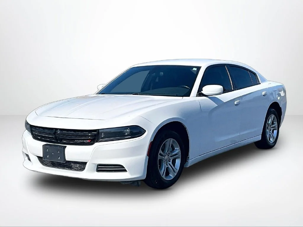 Used 2022 White Dodge SXT image 32
