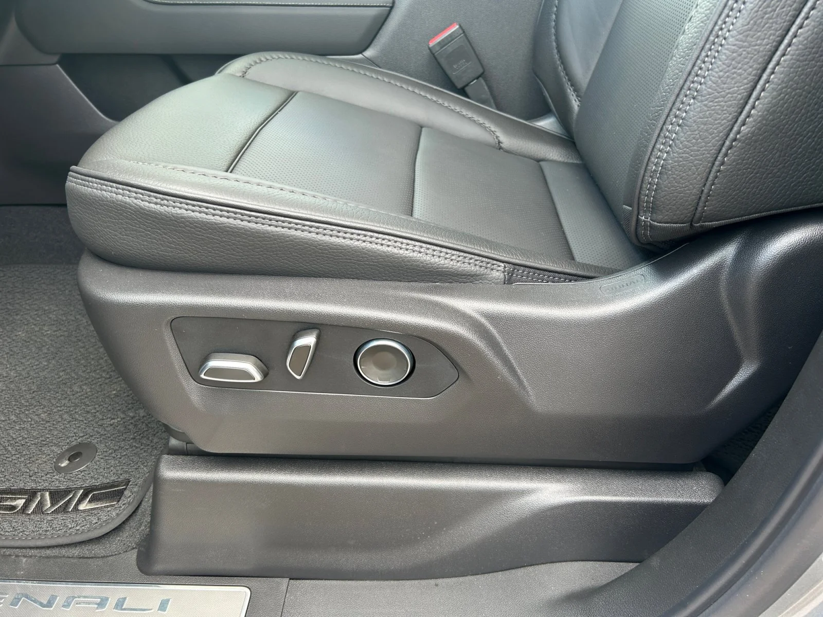 New 2026 Sterling Metallic GMC Denali image 15