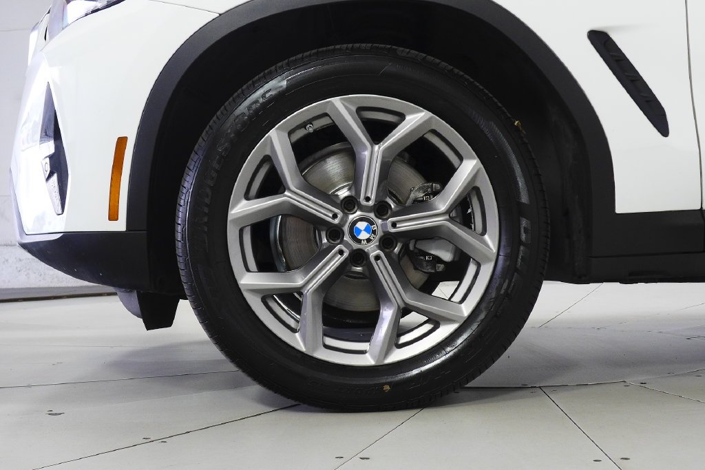 Used 2024 Alpine White BMW sDrive30i image 5