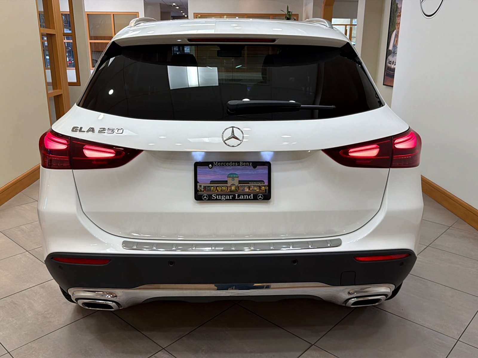 Certified Used 2025 Polar White Mercedes-Benz 4MATIC® image 5