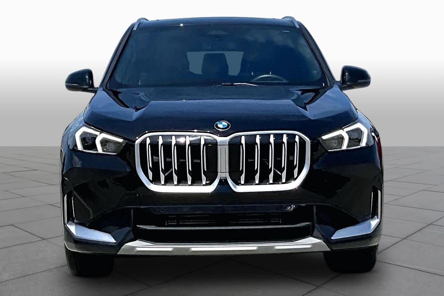 Used 2025 Black Sapphire Metallic BMW xDrive28i image 3