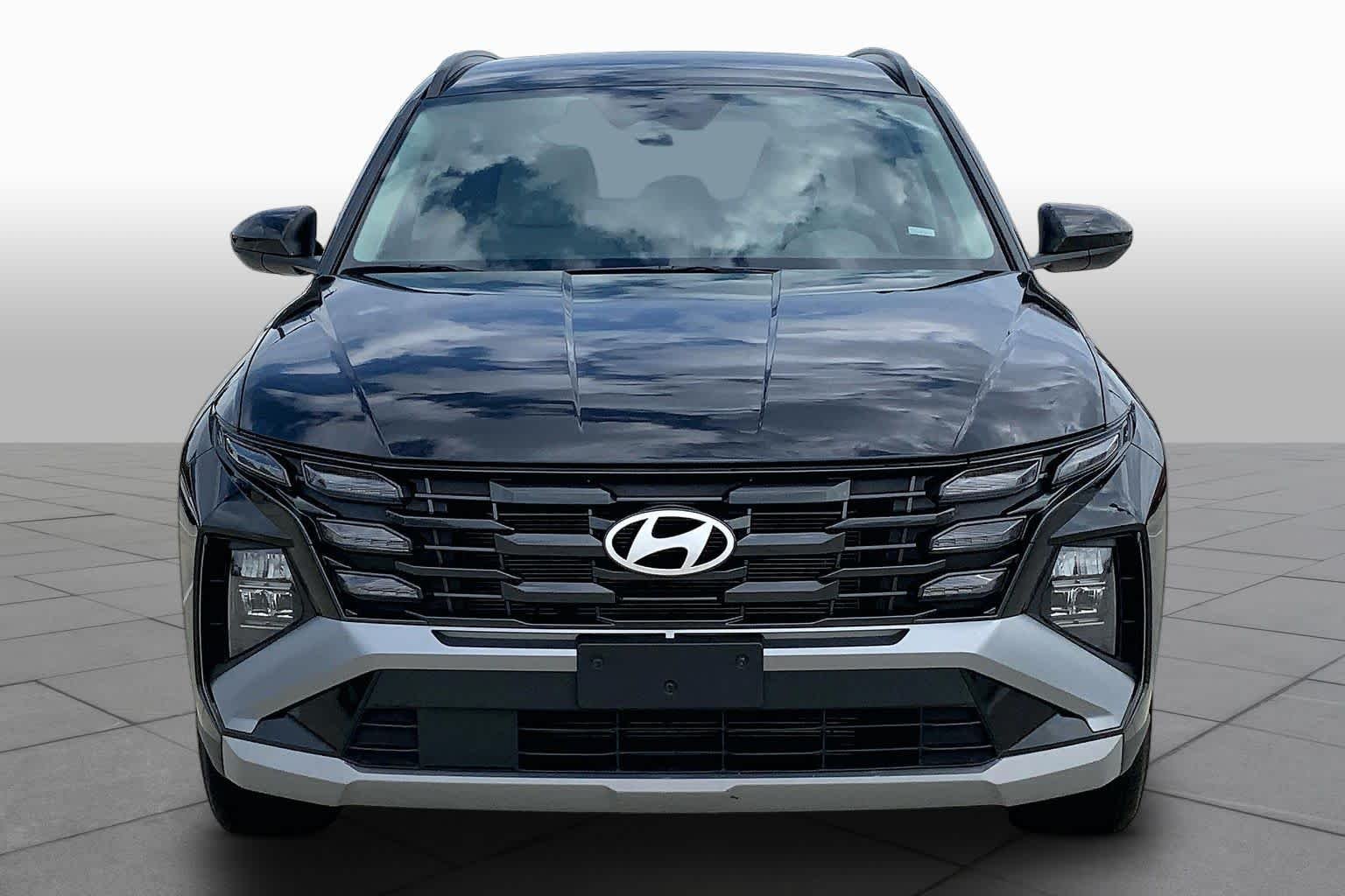 Used 2025 Phantom Black Hyundai SEL image 4