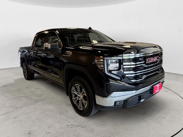Used 2025 Black GMC SLT image 8