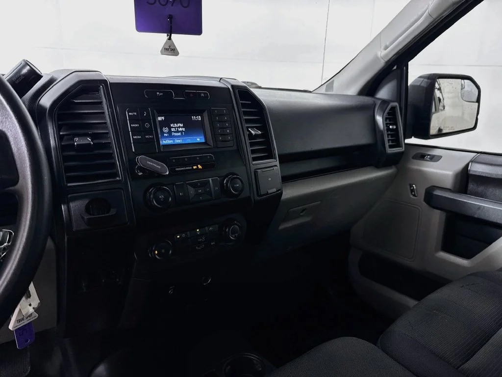 Used 2019 White Ford XL image 25