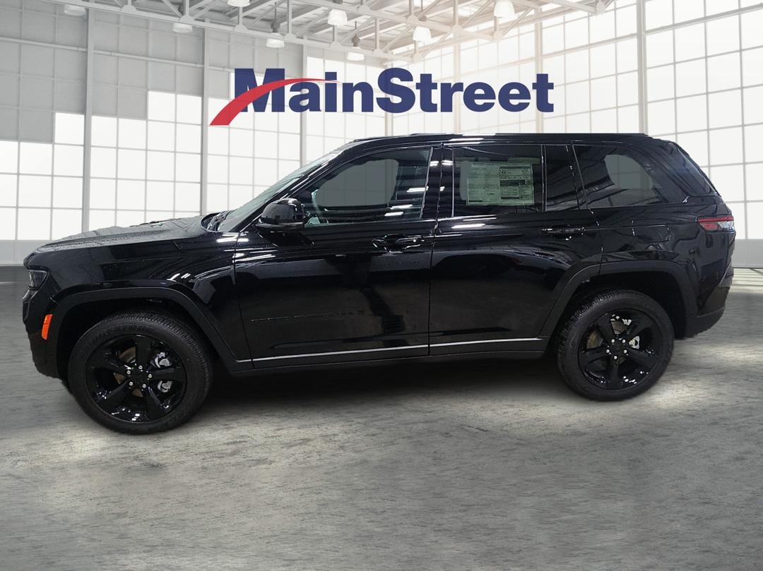 Used 2024 Jeep Grand Cherokee Altitude with VIN 1C4RJHAG8RC214969 for sale in Kansas City