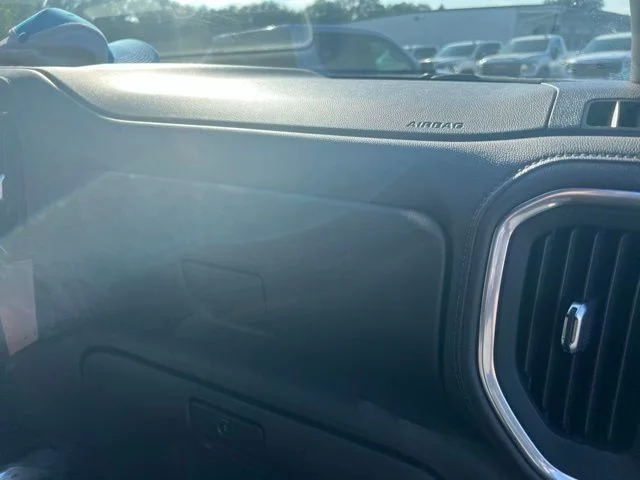 Used 2022  GMC Denali image 25