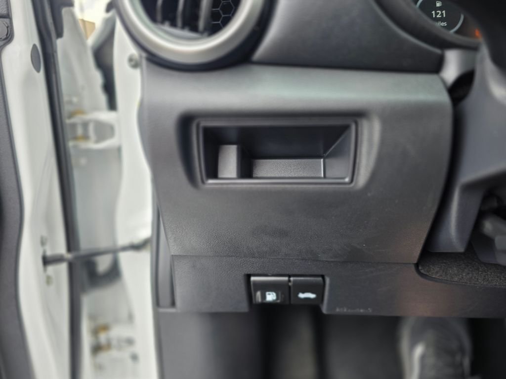 2025 Nissan Versa Sedan SR - Photo 35