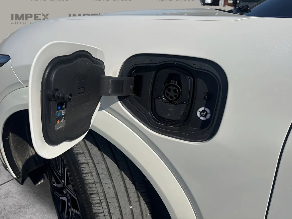 Used 2025 White Ford Premium image 37