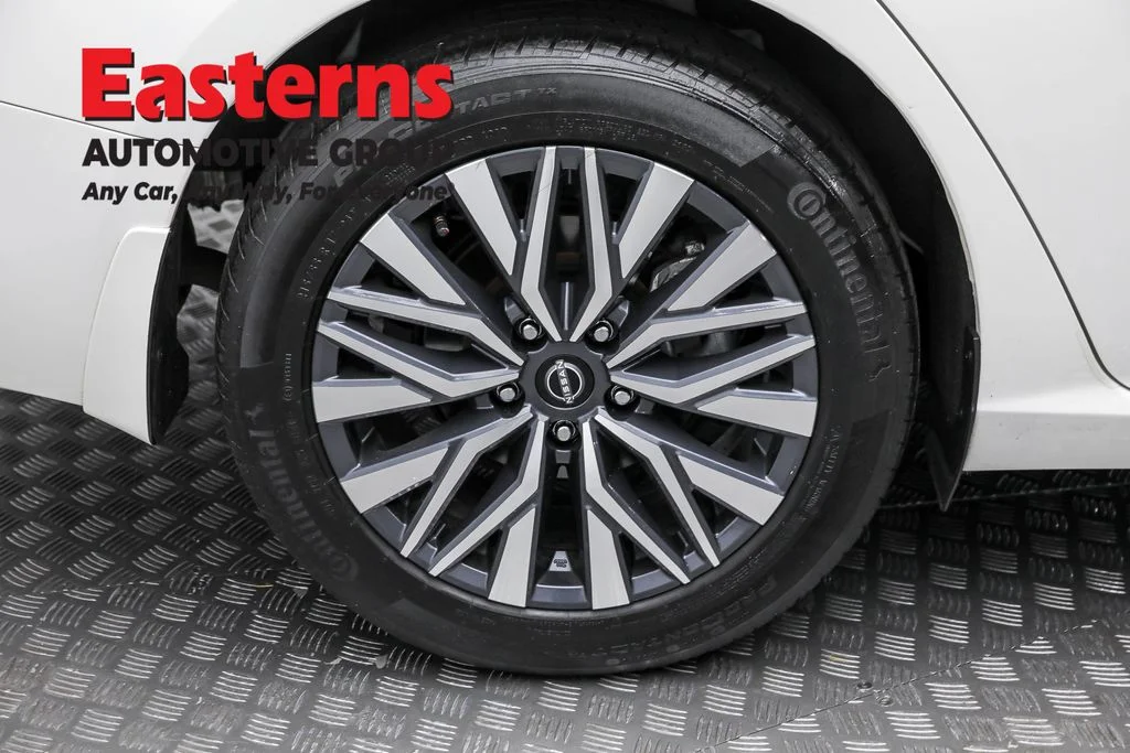 Used 2024 White Nissan 2.5 SV image 30