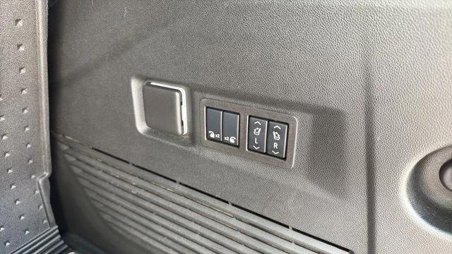 Used 2024 Black Chevrolet Z71 image 34