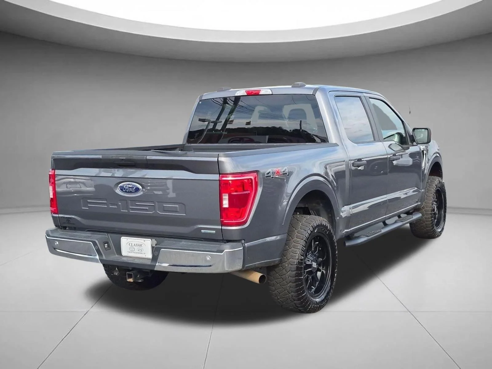 Used 2023 Carbonized Gray Metallic Ford XLT image 5
