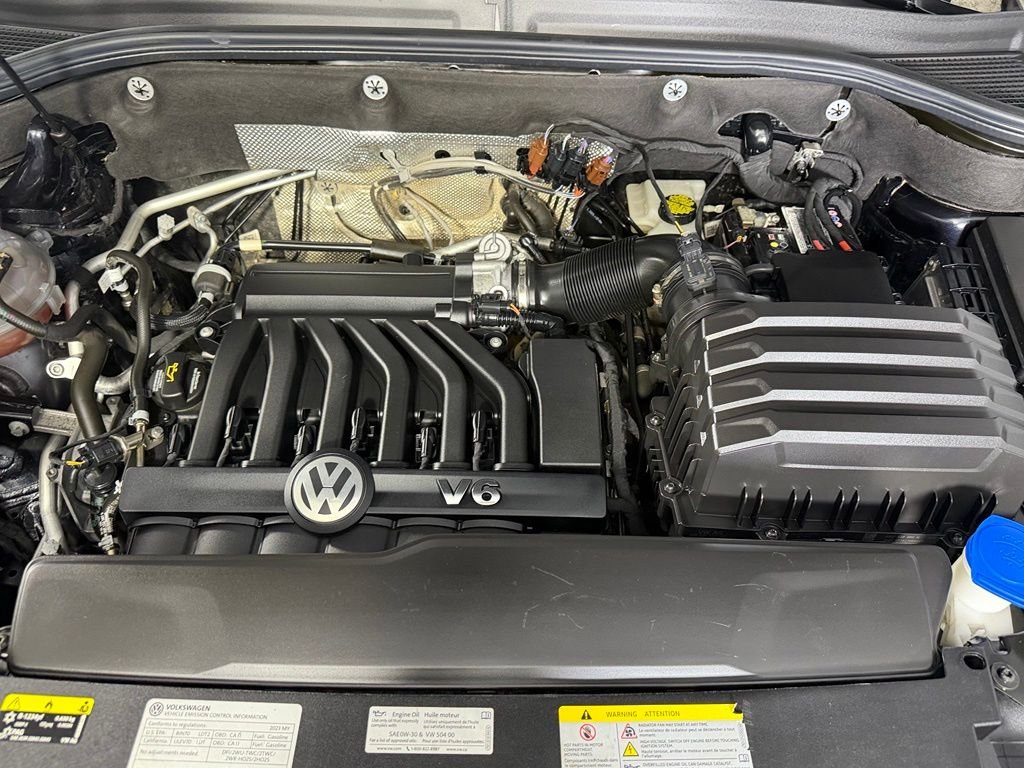 Used 2023 Black Volkswagen 3.6L V6 SE w/Technology image 20