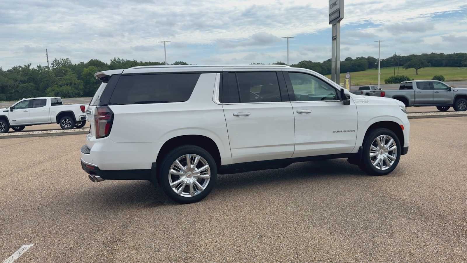 Used 2023 Summit White Chevrolet High Country image 9
