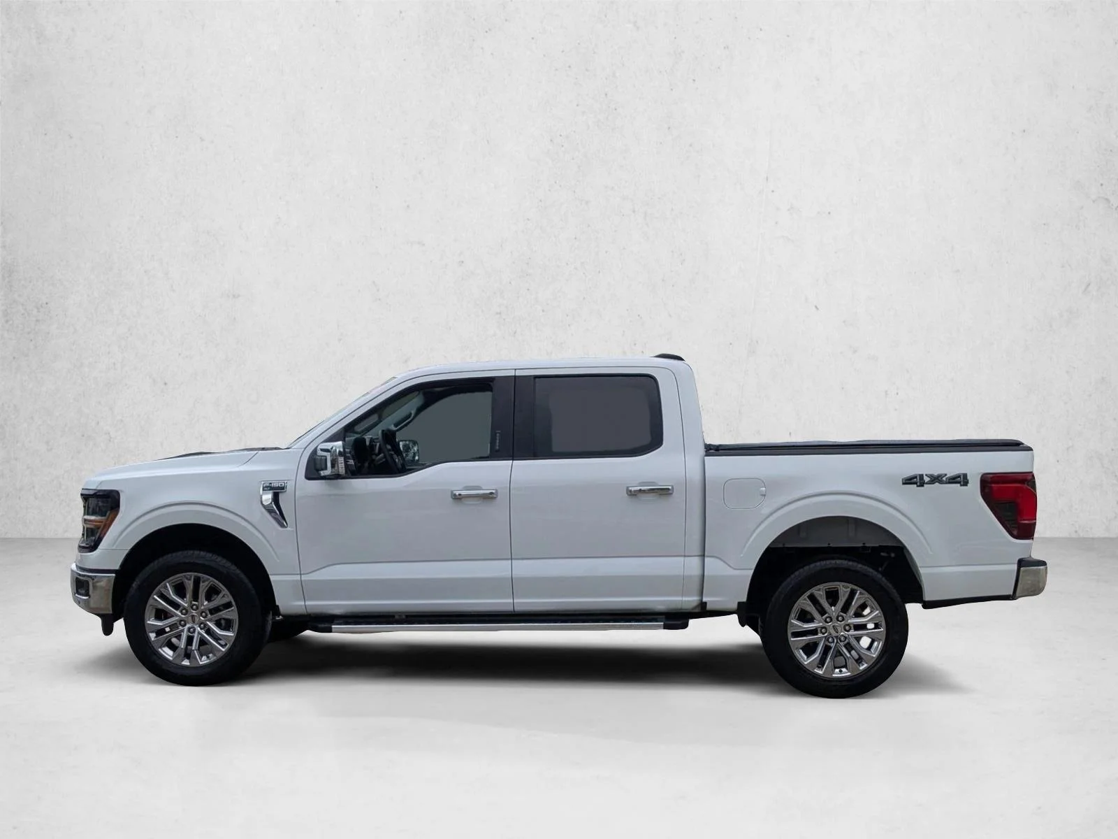 Used 2024 Oxford White Ford XLT image 9