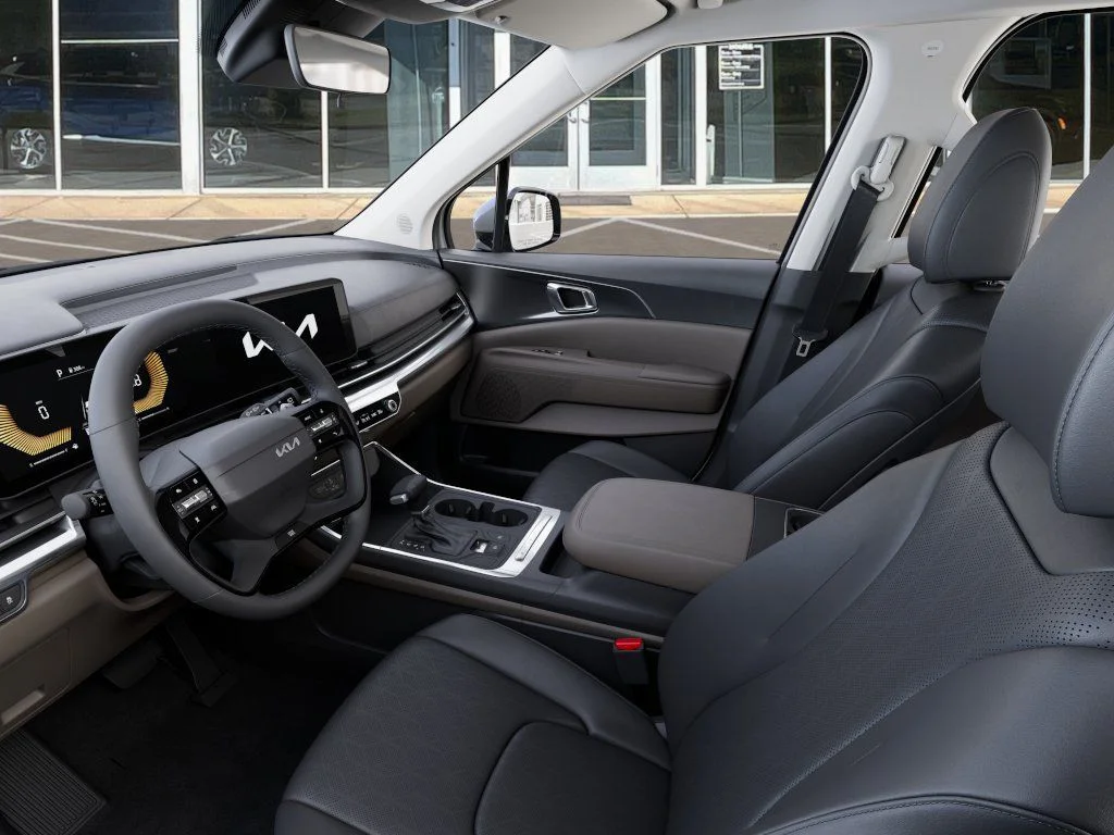 New 2027 Snow White Pearl Kia LXS image 17
