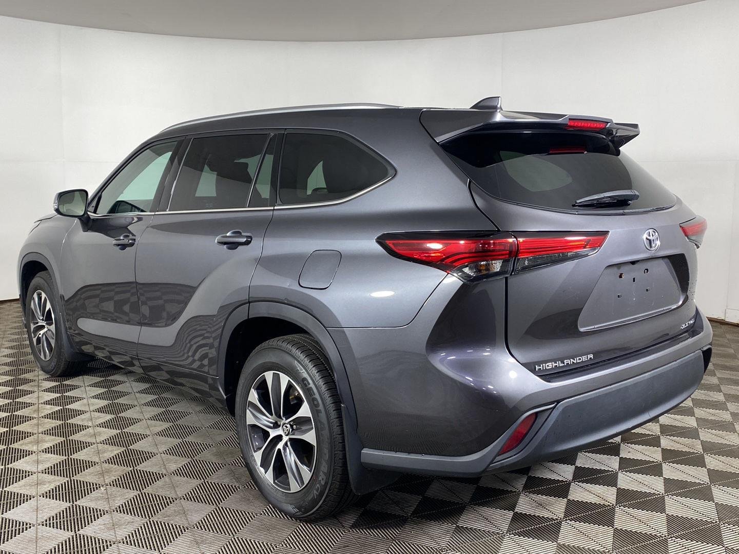 Used 2021 Magnetic Gray Metallic Toyota XLE image 33