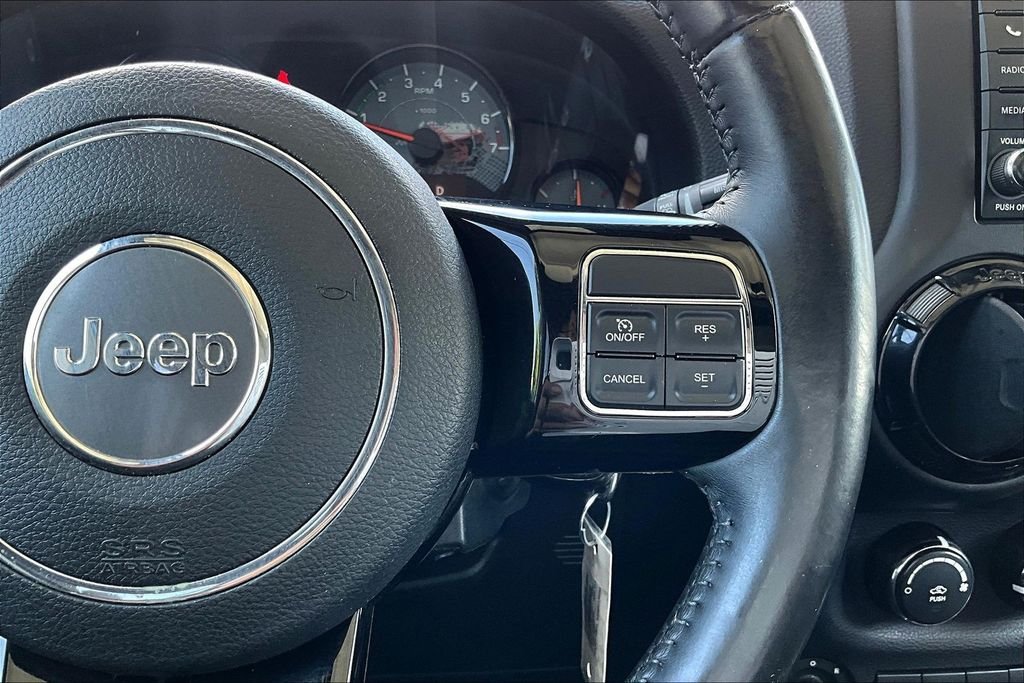 Used 2016 White Jeep Unlimited Sahara image 10