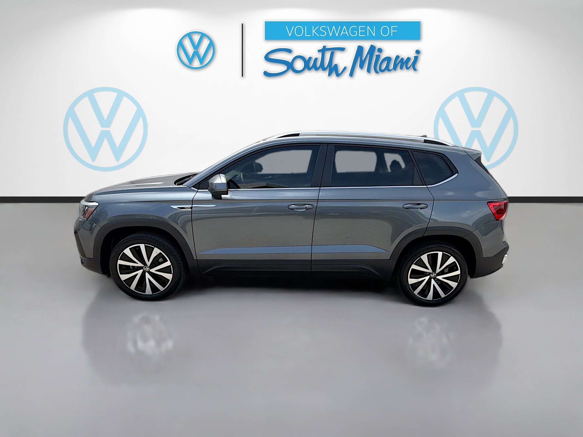 Certified Used 2023 Platinum Gray Metallic Volkswagen SE image 4