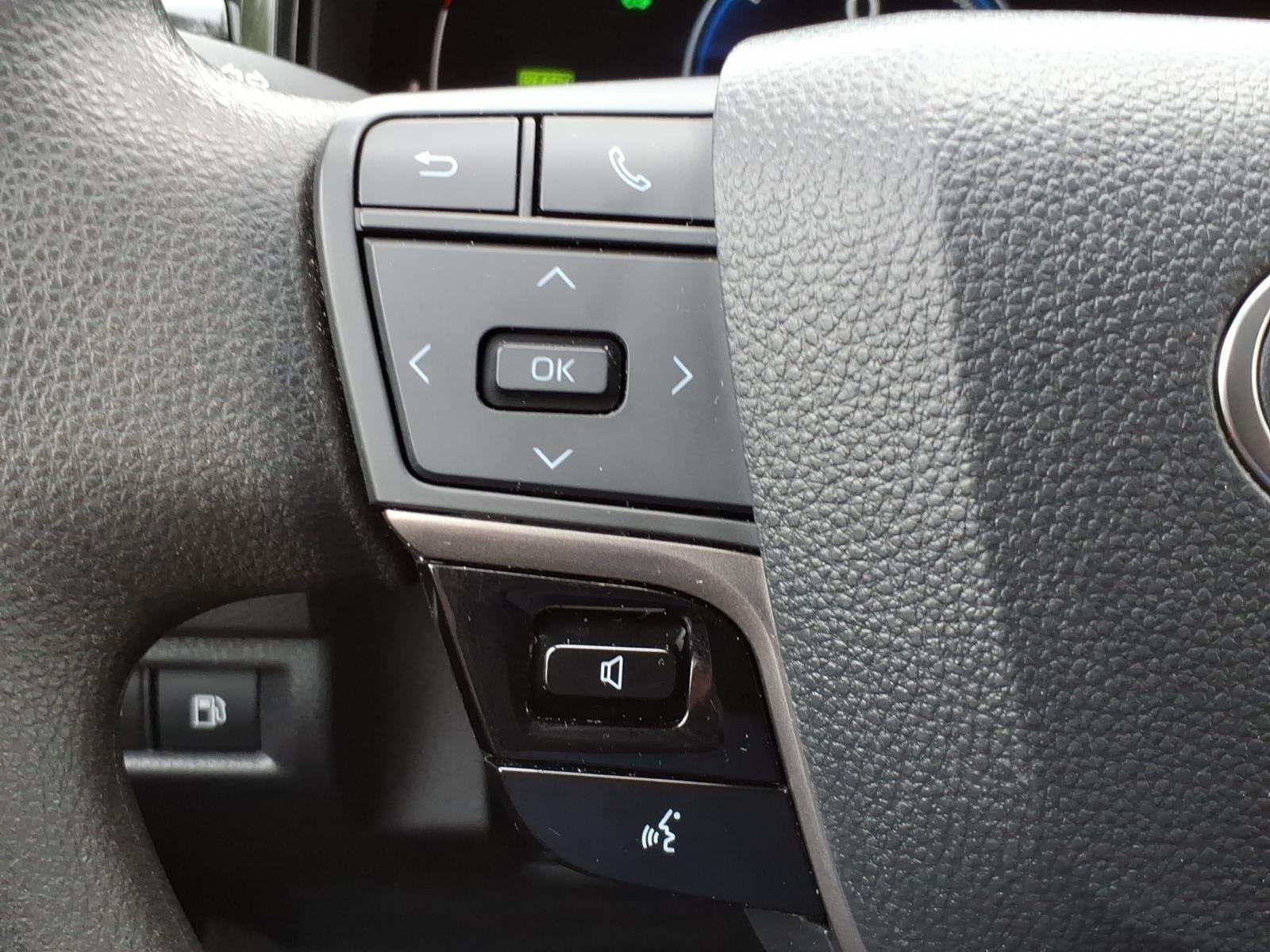 Used 2025 Ice Cap Toyota LE image 14