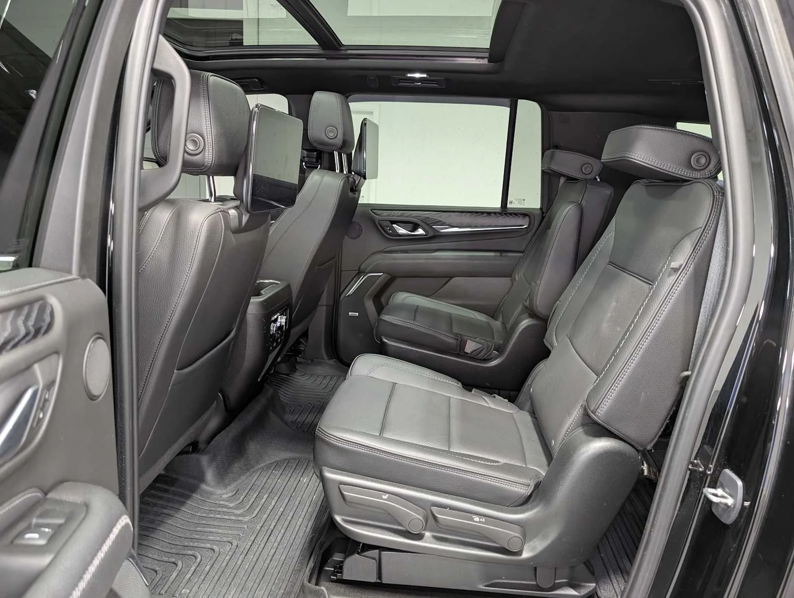 Used 2023 ONYX BLACK GMC Denali image 19