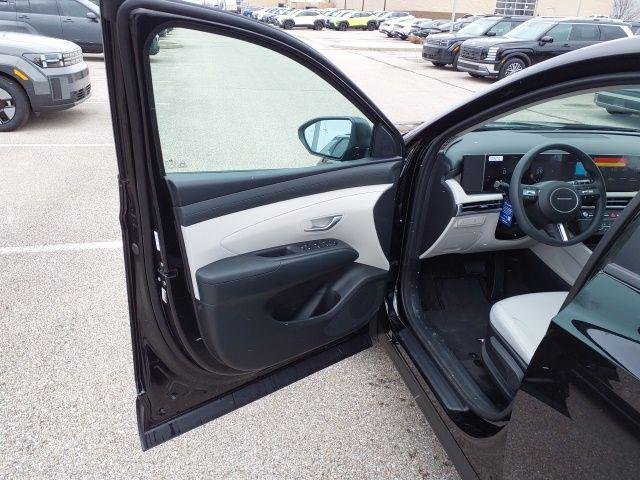 New 2026 Phantom Black Hyundai SE image 28