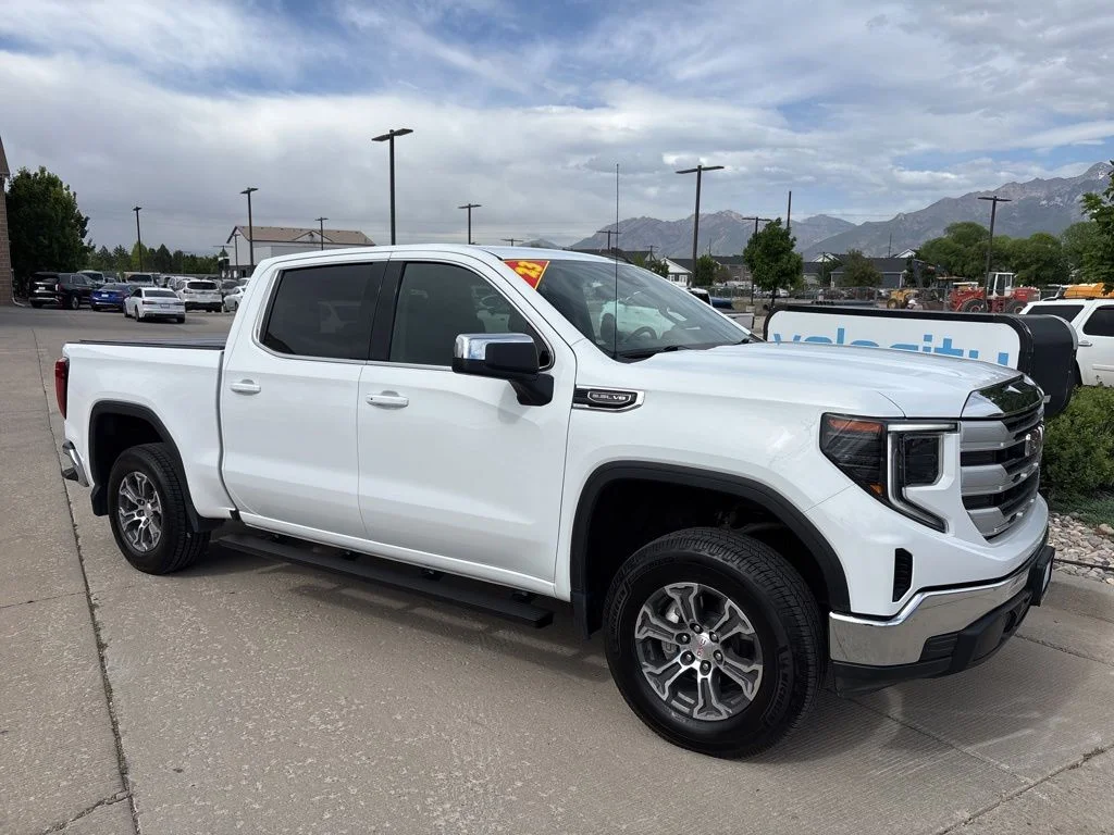 2023 GMC Sierra SLE 4WD Crew Cab Short Box's photo