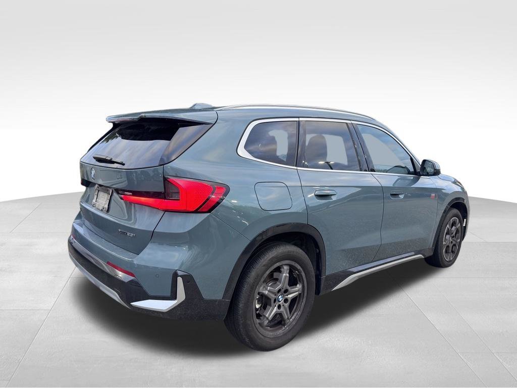 Certified Used 2025 Cape York Green Metallic BMW xDrive28i image 3