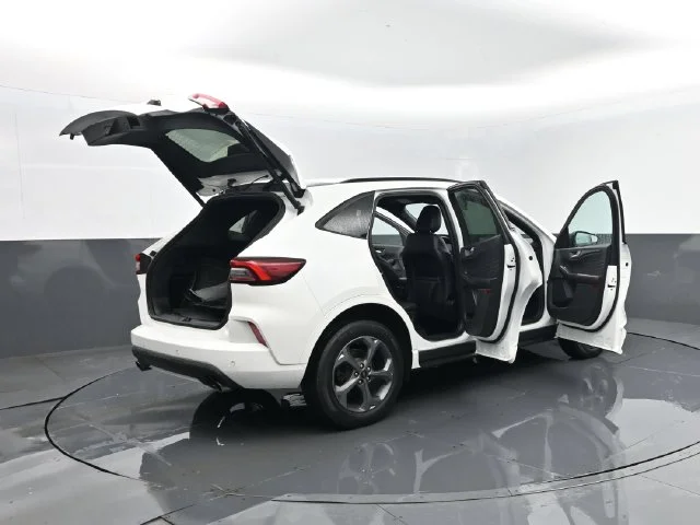 Used 2023 White Metallic Ford ST-Line image 31