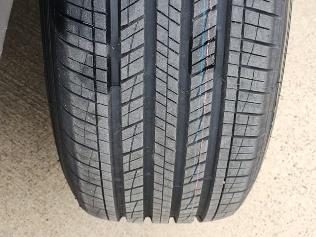 Used 2024 Downpour Metallic GMC SLE image 19