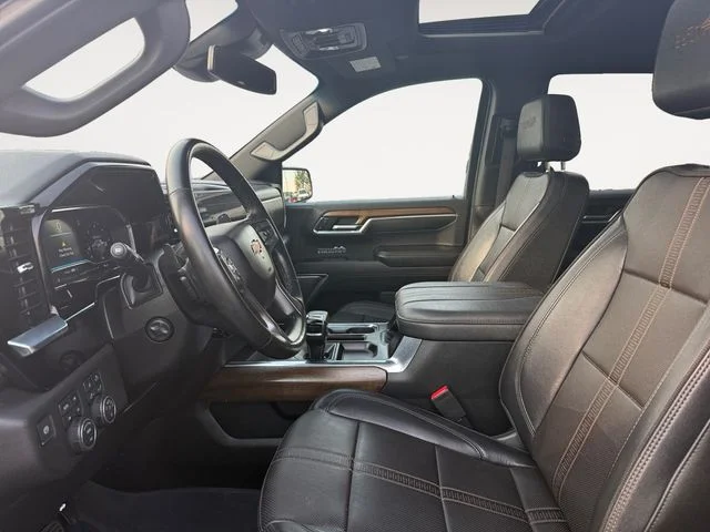 Used 2024 Black Chevrolet High Country image 11