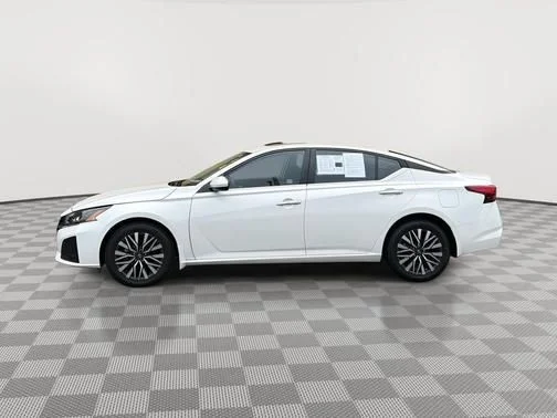 Certified Used 2024 White Nissan 2.5 SV image 6