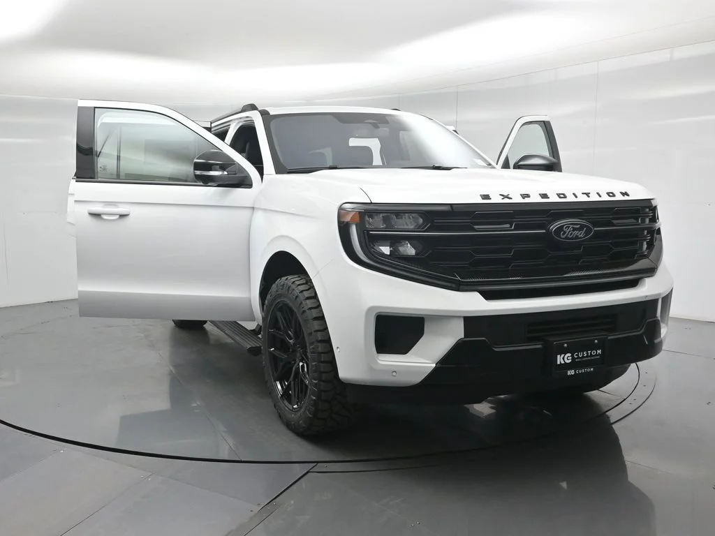 New 2025 Oxford White Ford Platinum image 30