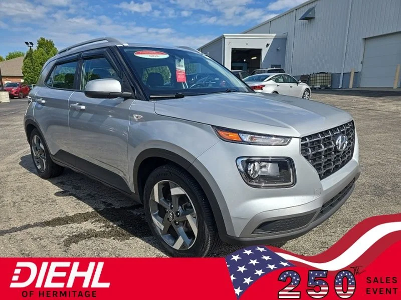 Used 2022 Silver Hyundai SEL image 1