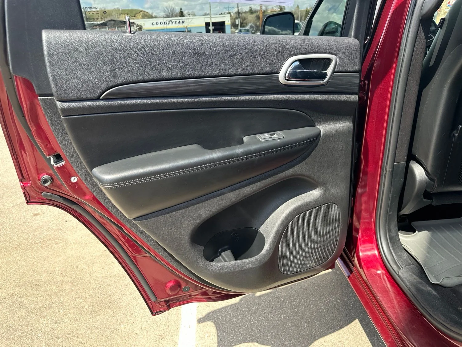 Used 2020 Red Jeep Altitude image 22
