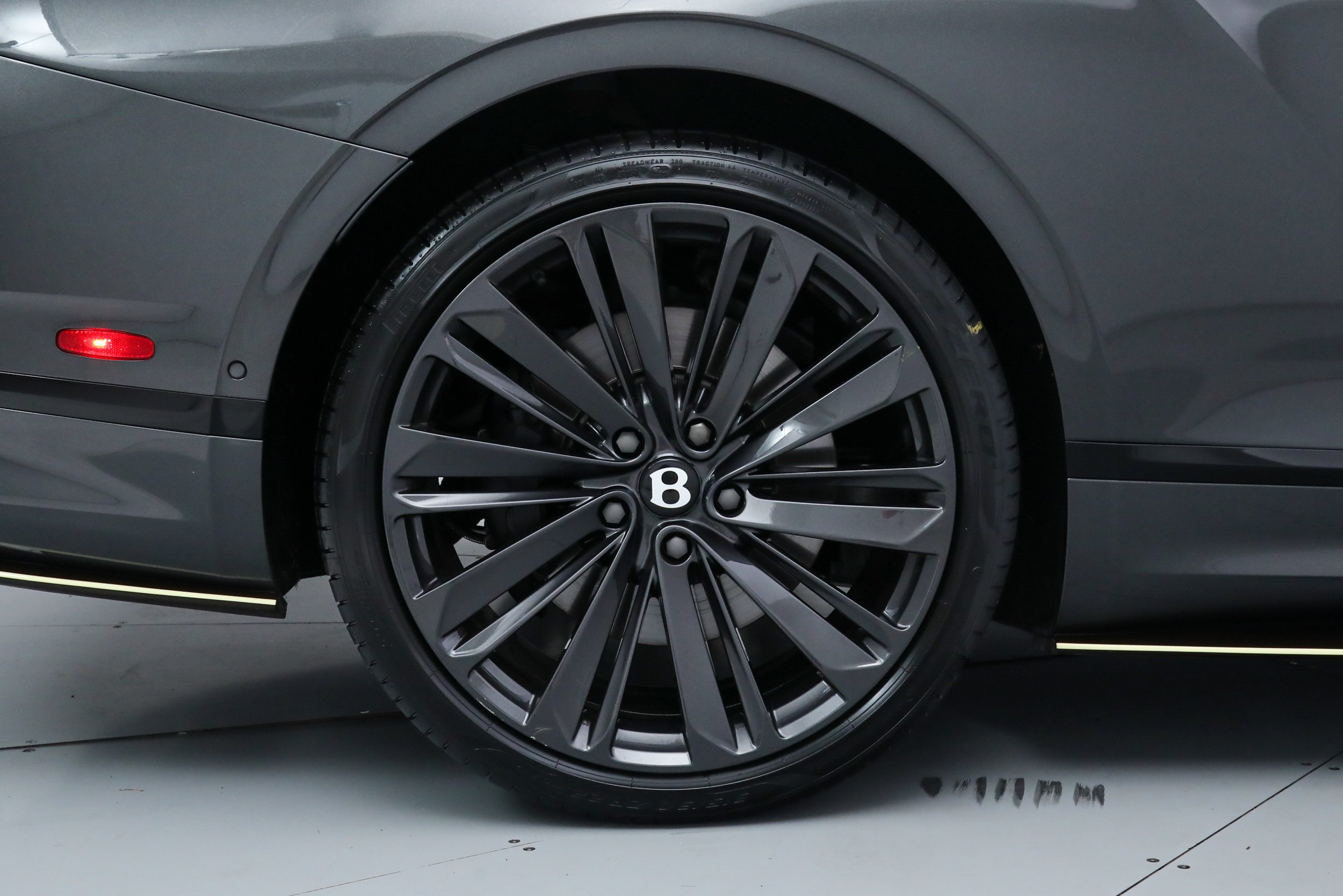 Used 2024 Gray Bentley  image 42