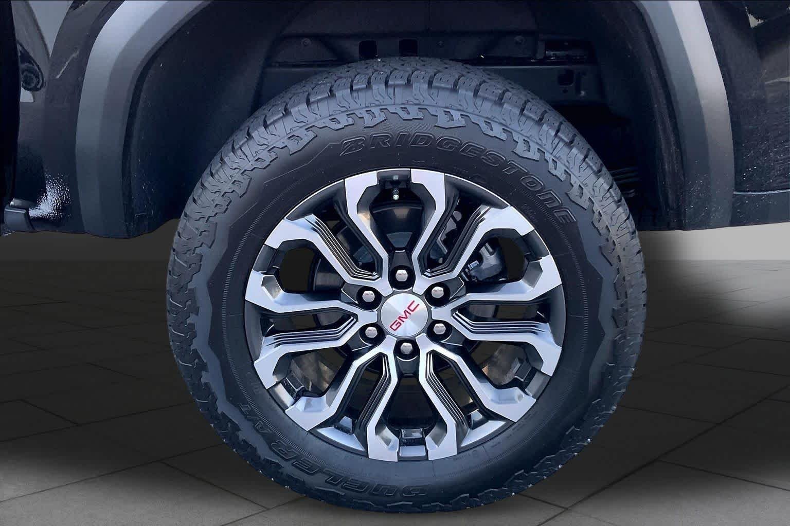 Used 2026 Onyx Black GMC 4WD Denali image 11