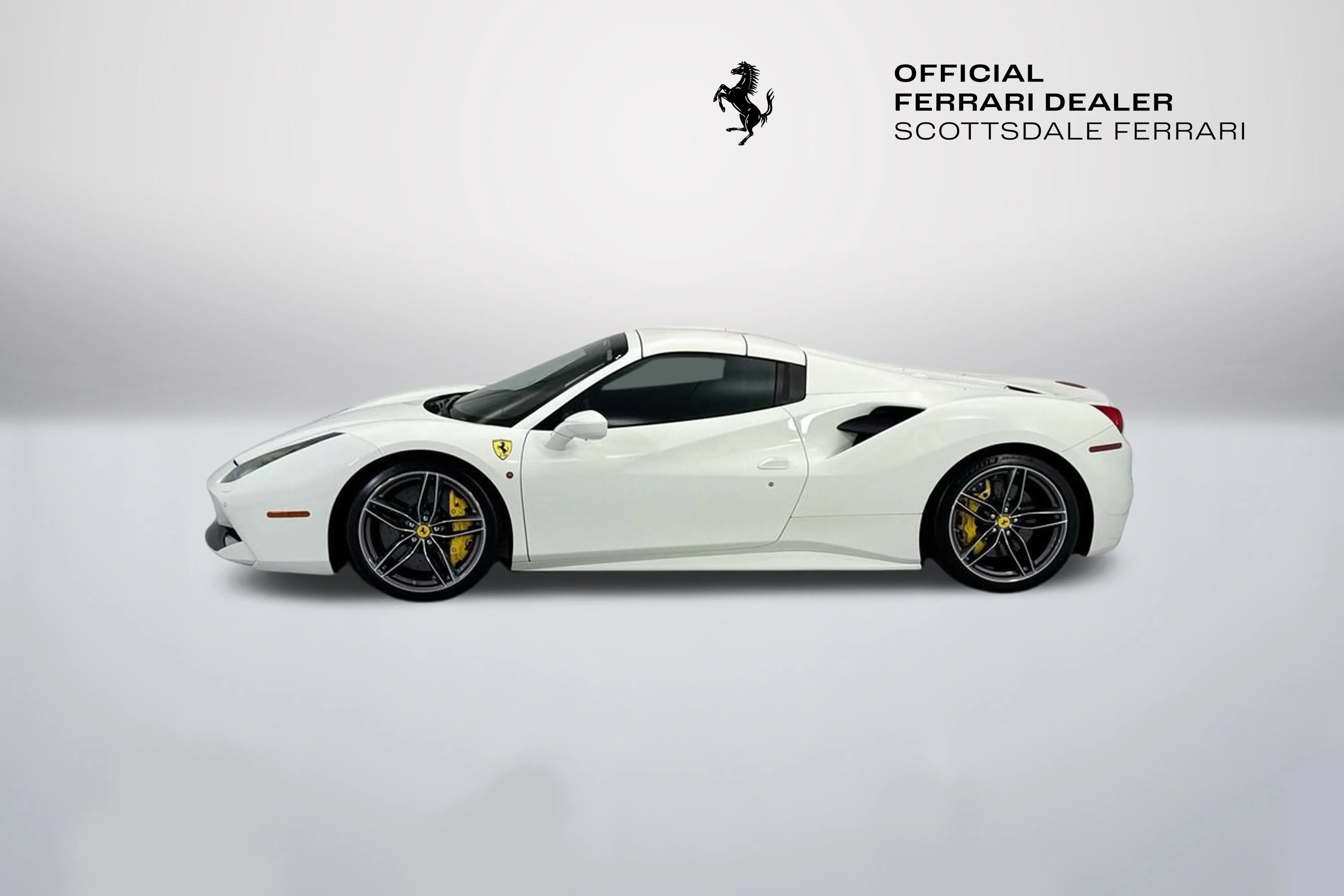 Used 2018 Bianco Avus Ferrari  image 16