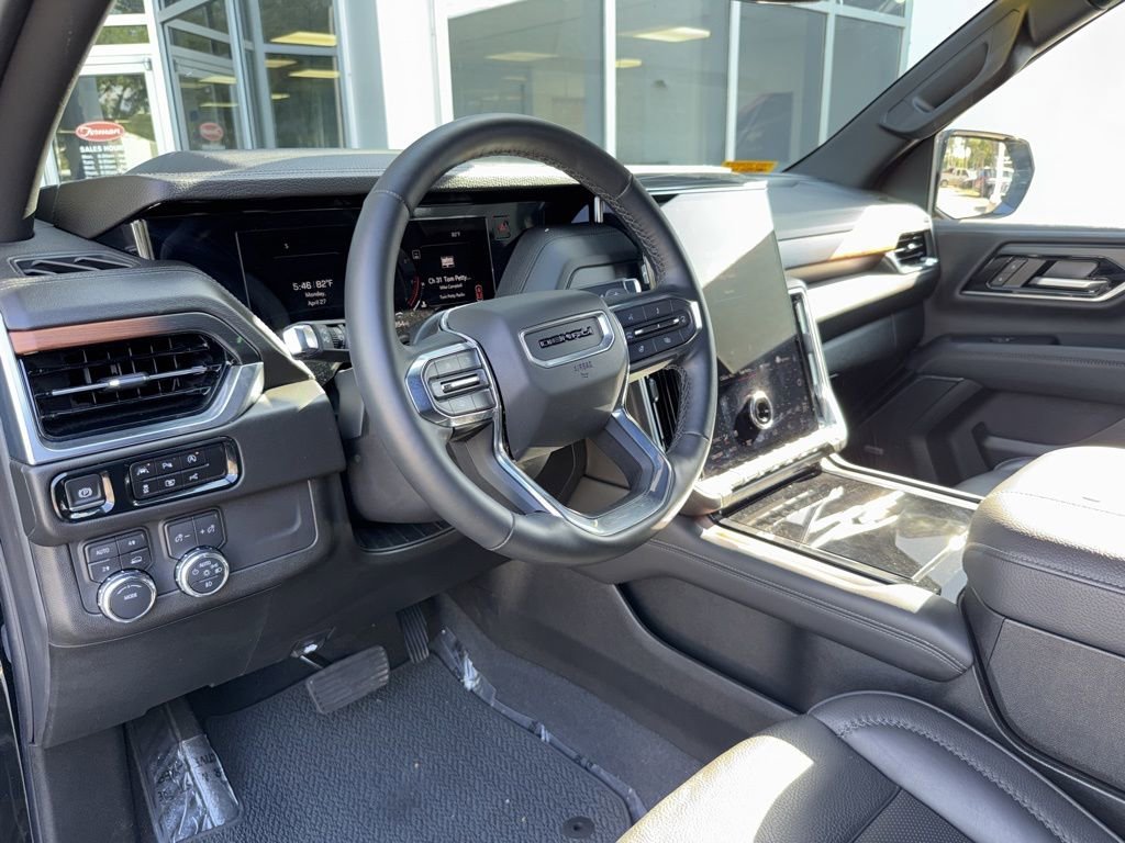 2025 GMC Yukon Denali - Photo 17