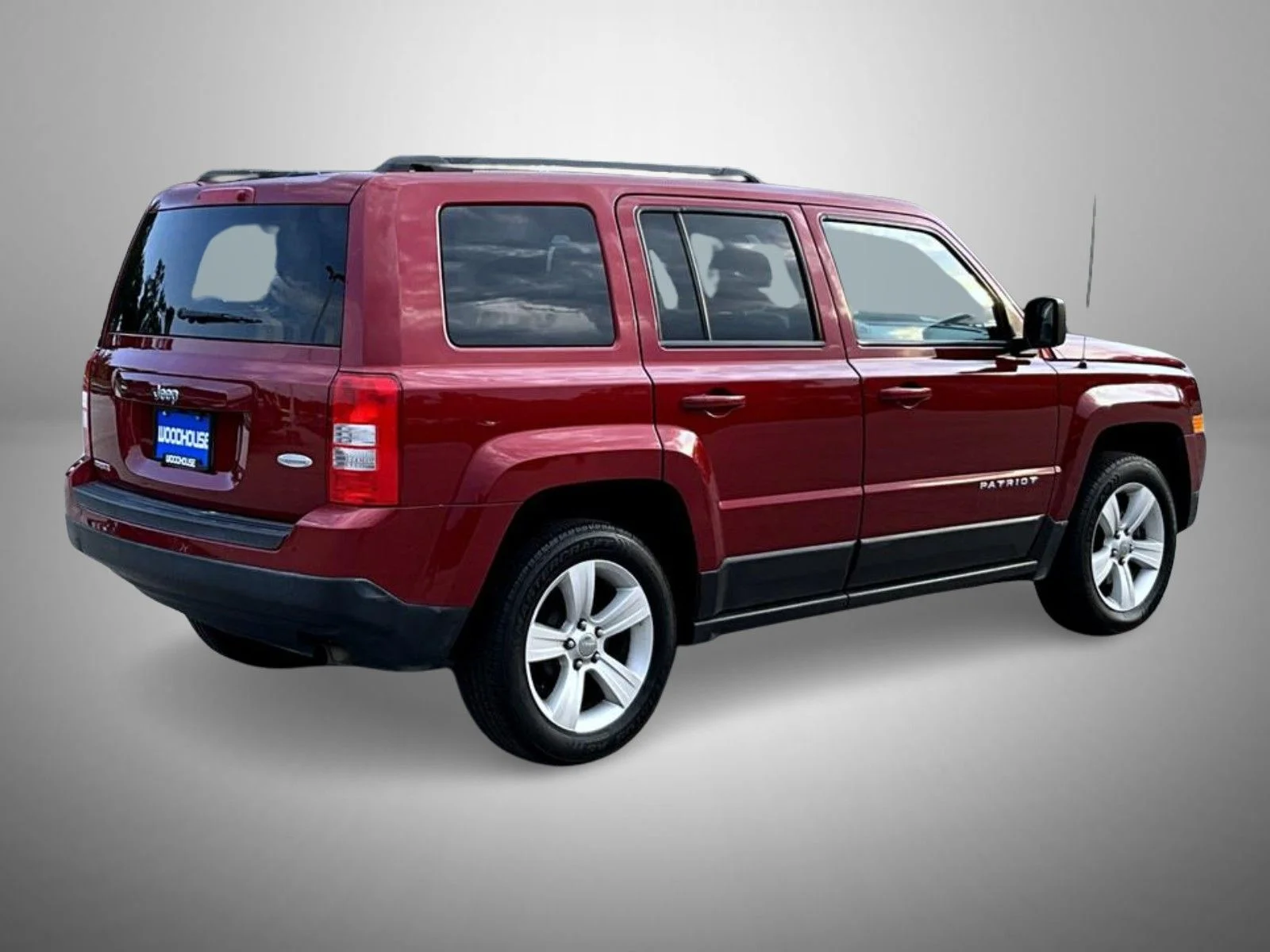 Used 2017 Red Jeep Latitude image 5