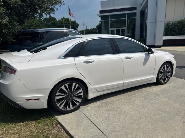 Used 2019 White Lincoln Reserve image 4