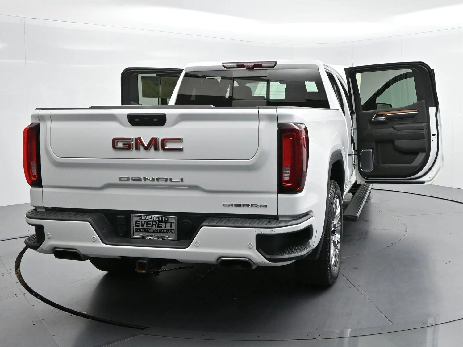 Used 2023 Summit White GMC Denali image 46