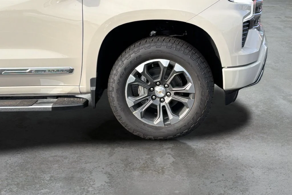 New 2026 White Sands Chevrolet High Country image 9