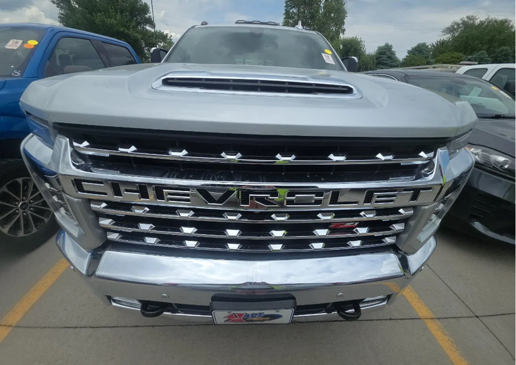Used 2020 Silver Ice Metallic Chevrolet LTZ image 3