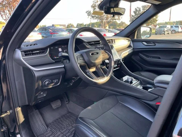 Used 2025 Black Jeep Altitude image 5